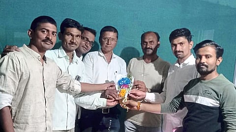 felicitation of Police for saving woman's life. Mahendra Patil, Yogesh Patil Honored Citizen.