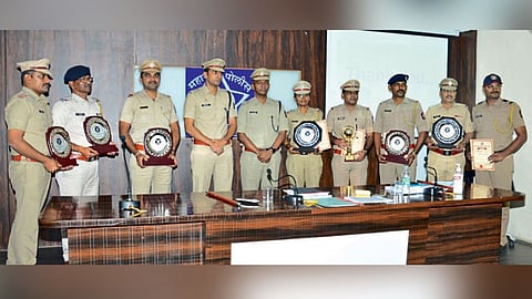 Honoring the best performing officers Aurangabad