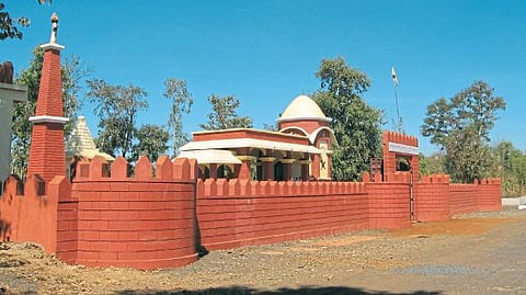 sagar deshpande writes great poet Kusumagraja engraved on memorial pillar Chief of Army Staff Prataprao Gujar