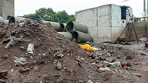 Pipes laid by railway department Latest Marathi News