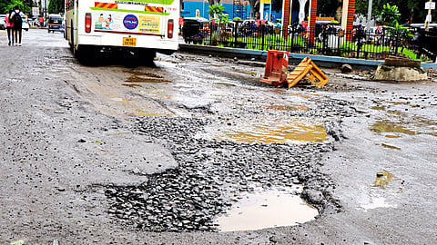 Potholes on Roads latest marathi news
