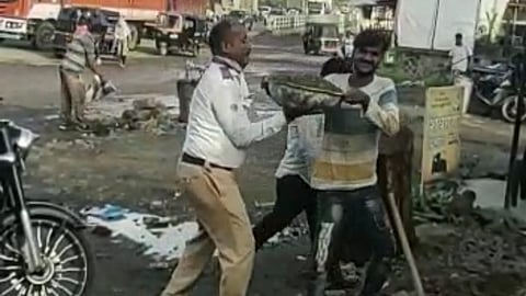 Pothole filling work by Fursungi traffic police pune