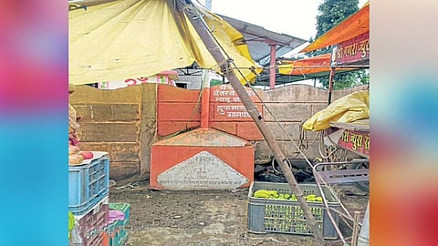 Monuments in Oglewadi blocked Demand for reinstatement in Amritmahotsavi year