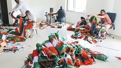 Indian Flag Selling by NMC latest marathi news