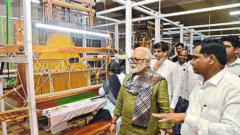 Former Deputy Chief Minister Chhagan Bhujbal while inspecting the employment of disabled persons in Cotton Industry Group.