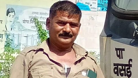 Driver died while driving ST Pune Satara Highway Despite suffering heart attack he saved 25 passengers