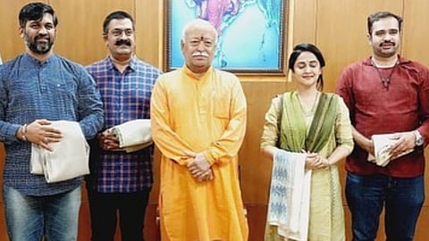 director digpal lanjekar mrunal kulkarni ajay purkar meets sarsanghchalak mohan bhagawat to show him pawankhind and sher shivraj movie