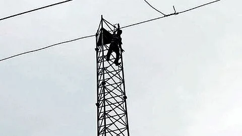 Police Home guard on tower Allegation of injustice by police department yavatmal