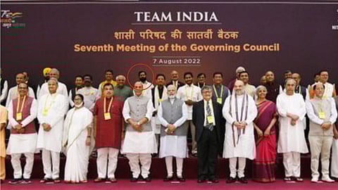 bjp pravin darekar on cm eknath shinde in last row of niti ayog meeting rohit pawar share photo