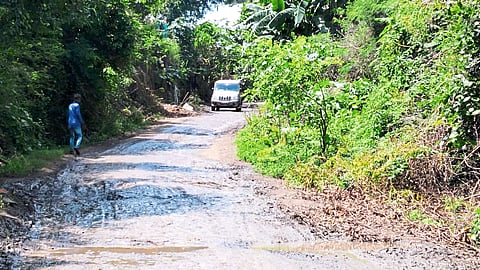 Antapur-Dasvel road is in bad condition