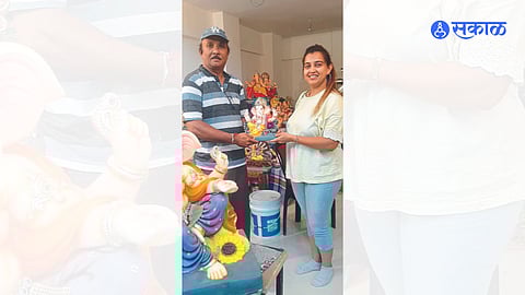 pooja bhalerao taking her idol
