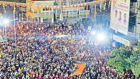 A huge crowd of devotees gathered to witness the prestigious Dahi Handi festival at Subhash Chowk.