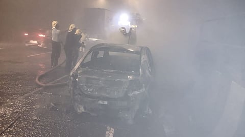 Car caught fire in Katraj new tunnel