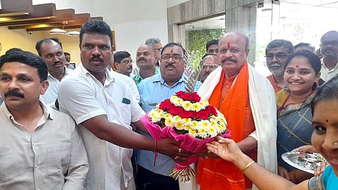 Minister Suresh Khade