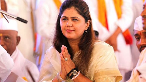 pankaja munde participate in bus bai bus show on zee marathi she talks about her college life boyfriend and propose