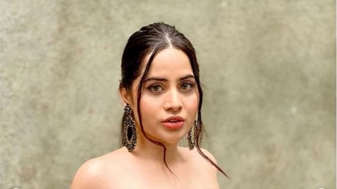 urfi javed semi nude photoshoot and video she just wear green colour thread