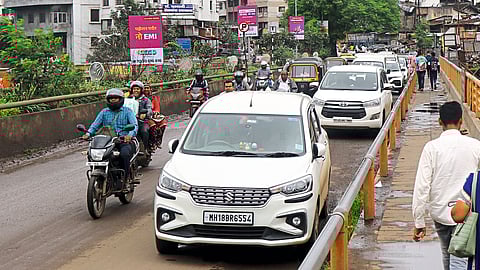 Car parking on holkar bridge