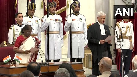 CJI उदय लळित यांनी घेतली भारताचे ४९ वे सरन्यायाधीश म्हणून शपथ