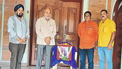 Former MLA Rajvardhan Kadambande and dignitaries greeting on occasion of Chhatrapati Rajaram Maharaj's birth anniversary with idol worship on Sunday.