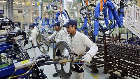 Foreign : परदेशात भारतीय कामगारांसाठी मागणी वाढली, 10 वी नापास झालेल्यांनाही संधी