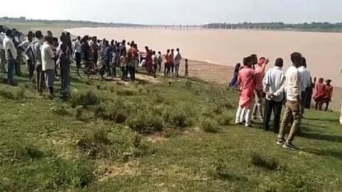 Boat Sank In Uttar Pradesh