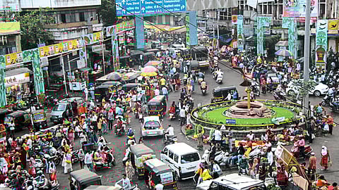 Crowd in market