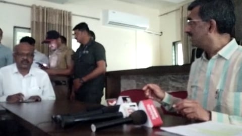 shambhuraj Desai scolded officials karad satara political news