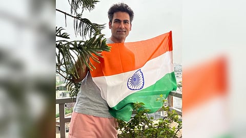Independence day 2022 Mohammad Kaif Sachin Tendulkar Hoist National Flag And Wish Happy 75 Independence Day