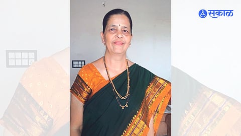 female priest manjiri oak