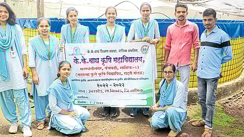 Farmer girls of Karmaveer Kakasaheb Vagh Krishi Vidyalaya visiting Biofloc Fish Farming Project.