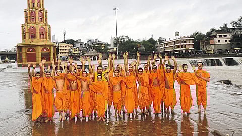 Students studying Vedas at Kailasa Math