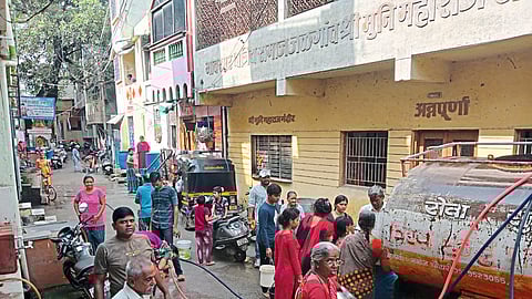As the water supply was stopped for six days, it was time to supply water by tanker to the old Jalgaon area of the city.