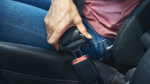 rto traffic rule police fastened the car driver seat belts nagpur road safety