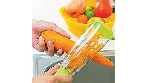 peeler with container