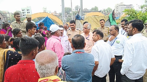 Residents of Shahi Marg protesting encroachment.