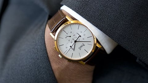 Vastu Tips : ‘घड्याळ’अशा पद्धतीने घातलं तर बदलेल नशीब