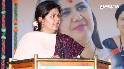 (maharashtra politics Pankaja Munde May Quit Bjp Says Ncp Mla Amol Mitkari )