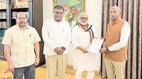 Chhagan Bhujbal giving fund to MVP