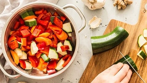 भाज्या, सलाडचे पौष्टिक मूल्य टिकवून ठेवण्याचा उत्तम मार्ग; जाणून घ्या कोणता?