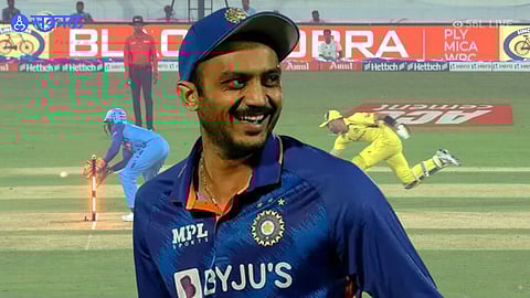 Axar Patel Direct Hit Glenn Maxwell Unlucky Runout
