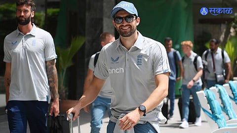 PAK vs ENG : इंग्लंडचा संघ पाकिस्तानात दाखल! हेलिकॉप्टरमधून देखरेख तर दुकाने, कार्यालये बंद