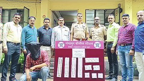 Gold ornaments and suspected son-in-law seized in case of burglary in Dhruvnagar area. Gangapur Senior Police Inspector Riyaz Shaikh and team