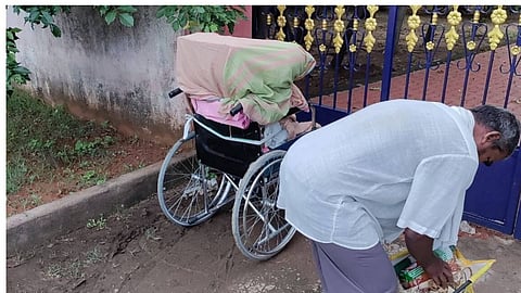 Man takes mother’s body to crematorium in wheelchair