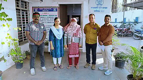A team of the Central Crime Branch with the detained female suspect in the Honey Trap case.