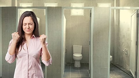Womens Toilet : सार्वजनिक स्वच्छतागृह वापरताना संसर्ग होण्याची भिती?; महिलांनो अशी घ्या काळजी