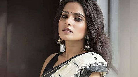 actress priya bapat participate in bus bai bus show on zee marathi host by subodh bhave