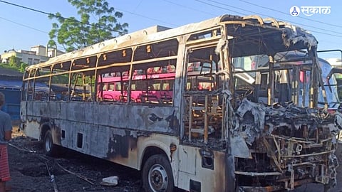 Diwali: हृदयद्रावक! दिवे लावून झोपले अन् बसमध्येच...; ड्रायव्हर-क्लीनरची ठरली शेवटची दिवाळी