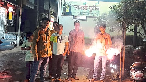 Old Nashik people celebrating victory by bursting firecrackers