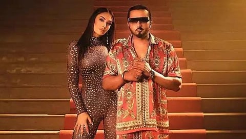 Yo Yo Honey Singh dating actress tina thadani? details Inside