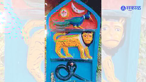 In the western belt of Kalwan taluka, every village gate has a carving with images of moon, sun, snake god, tiger god, peacock etc.